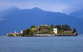 Vi sono, ad esempio, numerose isole, tra cui le borromee e l'isola bella da visitare. Le 10 Cose Da Vedere Sul Lago Maggiore Isole Ville Giardini E Paesaggi Mozzafiato