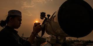 Sedangkan sidang isbat secara daring akan disiarkan oleh tvri sebagai tv pool, rri, dan media sosial kementerian agama republik indonesia. Sidang Isbat Penentuan Awal Ramadhan Digelar 12 April Ini Tahapannya Halaman All Kompas Com