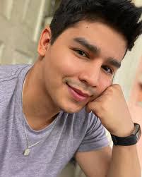 Andy Briones's Instagram, Twitter & Facebook