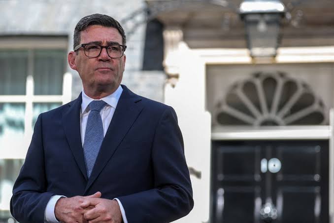 Andy Burnham announces tax cut to energy bills in first move as U.K. prime minister - The Globe and Mail