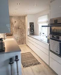 Moderne Kuche Schlicht Aber Mit Netten Accessoires Ahnliche Tolle Projekte Und Ideen Wie Im Bild Vorg Moderne Kuche Kuche Tapete Ideen Kuchen Mobel Ideen