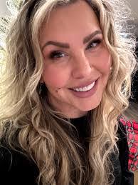 Amanda Derosier's Instagram, Twitter & Facebook