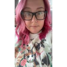 i'm not a professional, this was my first time taking “professional photos”  and i was wondering if i could get some gentle feedback, i don't know if i  edited them to green