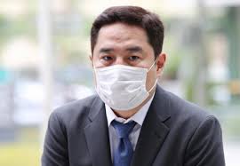 May 25, 2021 · 벨라루스 정부가 야권 인사를 체포하기 위해 다른 나라로 향하던 민간 항공기를 전투기까지 동원해 자국 공. Wezhjwqcicm6lm