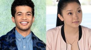 Ela também faz parte da cena em que eles estão viajando no ônibus! Lana Condor Apresenta Jordan Fisher Como O Novo John Ambrose Mcclaren Em Para Todos Os Garotos Que Ja Amei 2 Arroba Nerd