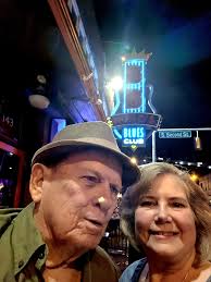 Can a 35' RV with a Jeep Gladiator hauler fit in Bass Pro Shops parking?