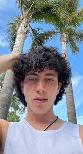 Order a personalised video from Tommy Blake