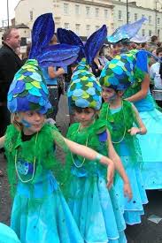 Maidens Of The River Costumes Felt Fish Hats And Felted Collars Kostum Tiere Meerjungfrau Kostum Unter Dem Meer Kostum