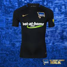 Informationen dazu, wie hertha bsc mit deinen daten umgeht, findest du in unserer datenschutzerklärung. Hertha Bsc Ar Twitter Unsere Trikots Fur Die Jubilaumssaison Auf Einen Blick Blauweissgold Hertha125 Hahohe