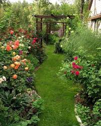 Garden Design News On Instagram Simple Elegant Really It S Beautiful Who Like It Fol Beautiful Gardens Country Garden Decor French Country Garden