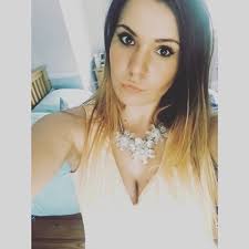 Holly Beeson (@HollyBee__x)