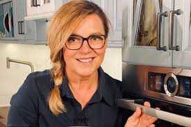 Higgadt, józan megoldáskeresés javasolt a fővárosnak az államtitkár. Borbas Marcsi Sirva Ment Ferjhez Elso Eskuvoje Elott Remalmai Voltak