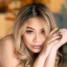 Amanda Love's Instagram, Twitter & Facebook