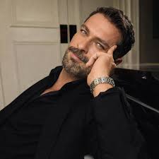 Il bellissimo Alihan vi augura a tutti una buona mattinata stupendo e  bravissimo ☺️☺️✌️