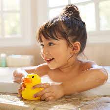 Gradually slip your baby into the tub feet first, using one hand to support her neck and head. Munchkin Rubber Duck With White Hot Heat Sensor Amazon De Toys Games