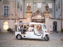 Our menu pays homage to these road side culinary geniuses. Stadtrundfahrt Im Etuktuk Zuerich Com