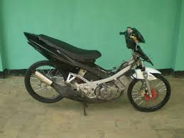 Modifikasi motor suzuki satria 2 tak keren terbaru ini kami sortir dalam label satria, suzuki, untuk kemudahan navigasi.oya, jika ada konten, gambar atau photo yang kami tampilkan kurang sesuai dengan judul modifikasi motor. Modifikasi Motor Satria Ru 2 Tak Radea