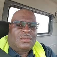 Can a Tracker Pro Guide V16 be safely towed over long distances?