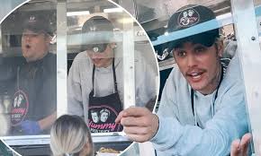 I'd rather have live action gits w/scarlett. Justin Bieber Serves Up Sandwiches In Yummy Food Truck Alongside James Corden For Late Late Show Daily Mail Online