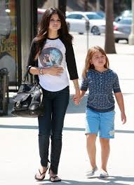 Selena Gomez Photos Photos Actress Selena Gomez Out At The Ur Votes Count Event At The Glendale Gall Selena Gomez Pregnant Selena Gomez Selena Gomez Casual