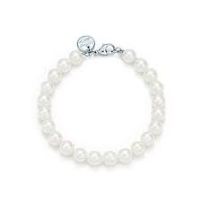 Indianerschmuck in grosser auswahl indianischer. Tiffany Essential Pearls Armband Aus Akoya Perlen Verschluss In 18k Weissgold Tiffany Co
