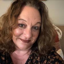 Where to find a bakery for a moist and delicious birthday cake?