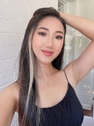 Kim Silk's Instagram, Twitter & Facebook