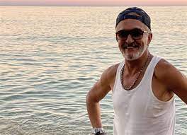 62, born 28 october 1958. 1 Jlkro4fi 53m