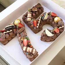 מלא שוקולד המון מזל טוב וים של מתוק Gargeran Hocolate Cake Biscuit Sweet Oreo Kinder Candy Strawberry Biscuit Cake Desserts Cake Desserts