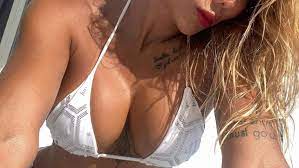 Los vídeos más calientes de Sonia Isaza en tanga (y empapada en sudor)