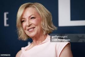 Elizabeth Trotman's Instagram, Twitter & Facebook