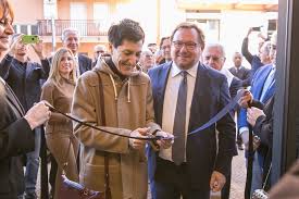 Centoquarantotto i dipendenti che vanno ad aggiungersi ai 1.025 inseriti nella pianta organica della. Gravina Banca Popolare Puglia E Basilicata Aperta Agenzia 2