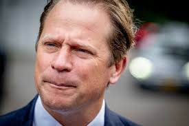 GeenStijl: CRISIS LIVE: Stikstofbemiddelaar Johan Remkes (vvd) komt  Nederland en Rutte IV redden