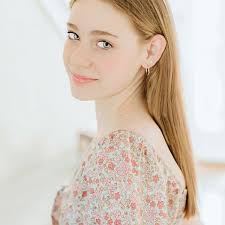 Kelsey Stringer's Instagram, Twitter & Facebook