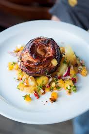 Pancetta Zucchini Rollchen Vom Grill Mit Kartoffelgratin Und Pflaumen Chutney Gourmet Fleisch Lebensmittel Essen Pflaumen Chutney