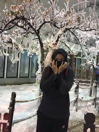 Sambil menunggu giliran sebelum dapat masuk rumah salji.bagi adik2 skolah masuk dulu. Rumah Salji Bukit Cerakah Shah Alam