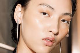 How to Sculpt and Lift Your Face With Concealer