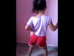 Menina dançando dança da manivela (namorado ninas dançando arrocha no niver do niel. Funkeirinha De 6 Anos Menina Dancando Garotas Menina