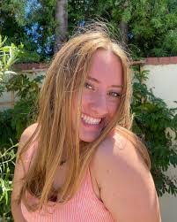 Alyssa Linnell's Instagram, Twitter & Facebook