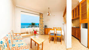 L' offerta degli appartamenti turistici a playa d'en bossa che mettiamo a tua disposizione hanno un denominatore comune: Appartamenti Green Line Bon Sol Ibiza Ibiza Playa D X27 En Bossa Spagna