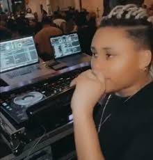 AJ Blount From 'The Ultimatum: Queer Love': Age, Job, Instagram