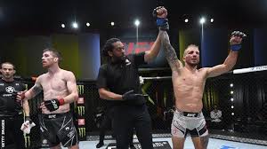 Dillashaw fought for an entertaining 25 minutes to headline saturday's ufc card, with both fighters having their moments and looking pretty good in the contest. Kg9 Mylx8hk91m