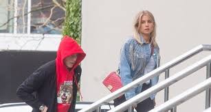 Allt om snickarbyxan på bloggen . Manchester United Defender Victor Lindelof And Girlfriend Maja Nilsson Arrive At The Lowry Hotel