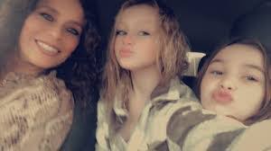 Nanette Schwartz's Instagram, Twitter & Facebook