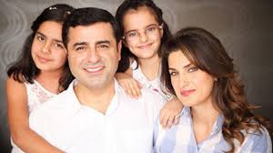Selahattin demirtaş haberlerinde bugün neler var? Basak Demirtas Selahattin In Kizlarini Birlikte Gormesine Izin Verilmedi Son Dakika Haberleri