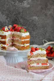 Mega Saftige Schwedische Erdbeertorte Mit Holundersahne Midsommar Torte Castlemaker In 2020 Kuchen Und Torten Rezepte Susse Backerei Erdbeertorte