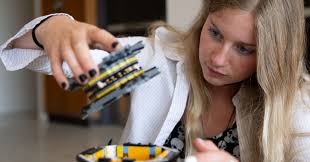 uiowa_engineering student Ava Reed, constructed a model-size replica of the  spacecraft in the $165.7 million NASA mission TRACERS, led by  @physicsastron researchers, to explain the interactions between the  magnetic fields of the