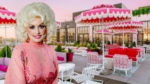 A brightly decorated bar inspired by country music legend dolly parton has opened on the rooftop of the graduate nashville hotel. A Look At Dolly Parton Inspired Bar White Limozeen Woman S World