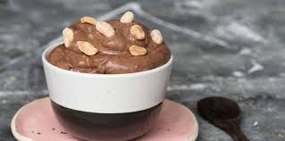 Elle peut parfois être agrémentée de jaune d'œuf, de sucre ou de crème montée, d'épices ou de zestes d'agrumes. Recette Mousse Au Chocolat Noir Cyril Lignac