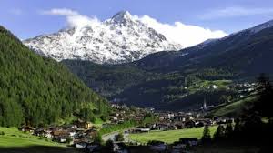 All highlights of the valley like free use of summer mountain lifts (reduced bike ticket for the bike republic sölden), swimming pools, public bus lines, museums, etc. Haus Felsneck Inn Guesthouse Austrian Tirol